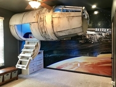 Кровать-космический корабль: родители обустроили комнату в стиле Star Wars, чтобы их сын спал отдельно