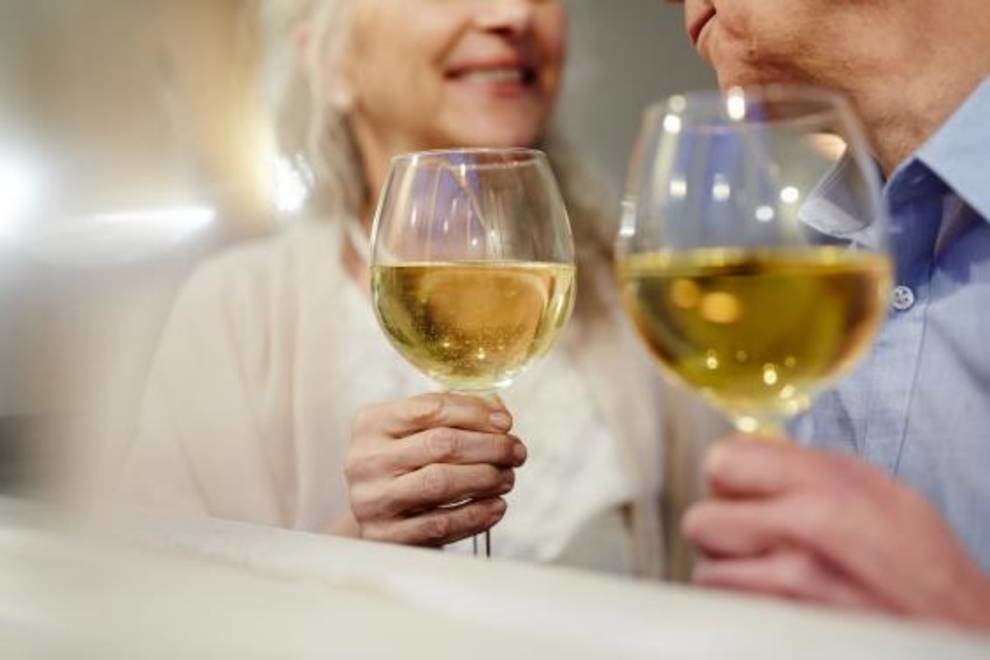 British scientists believe that alcohol is more beneficial for the elderly than sports