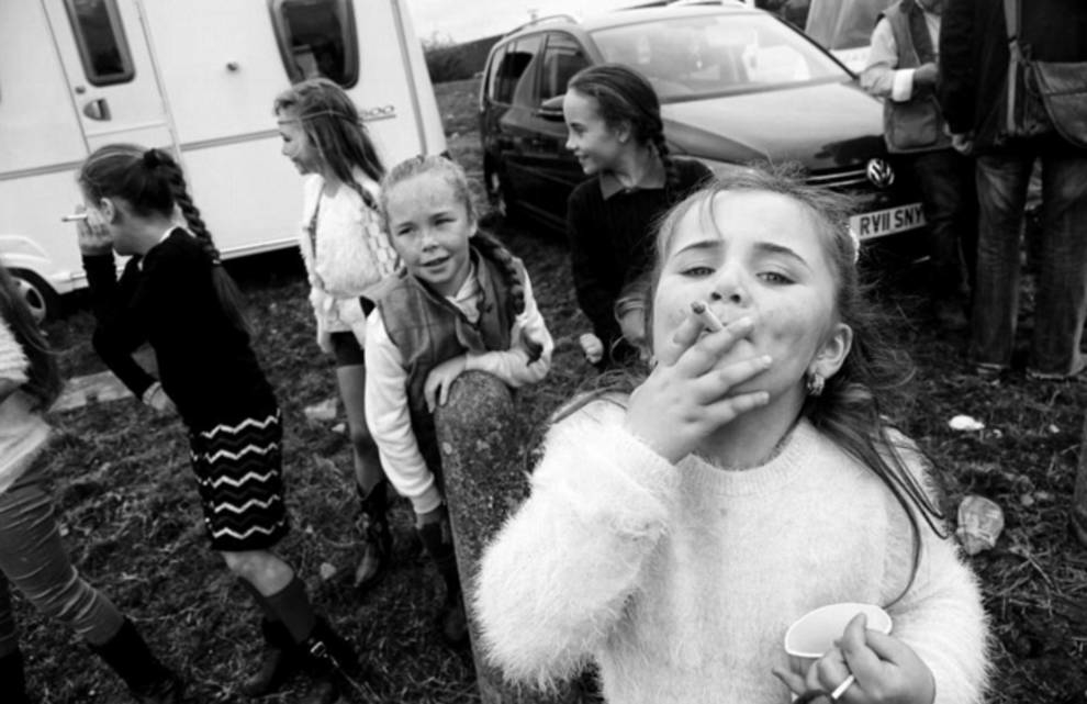 Travelers from the cradle - children of Irish gypsies in black and white pictures