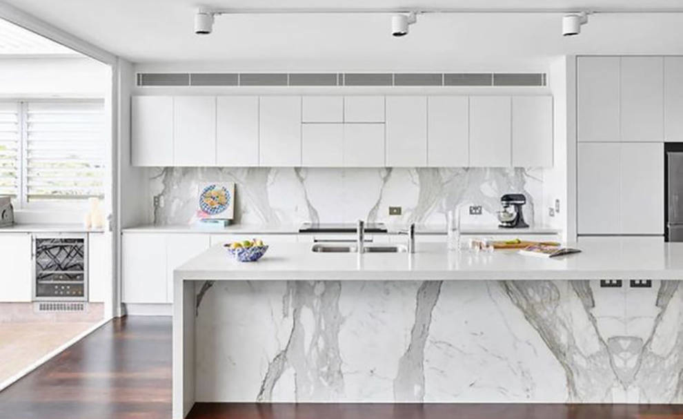 White kitchen: talked about the advantages and disadvantages