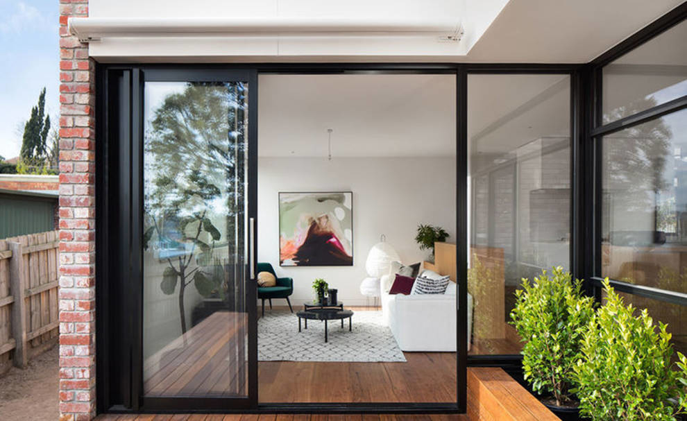 McManus Lew Architects показали, как из маленького дома сделать настоящий оазис