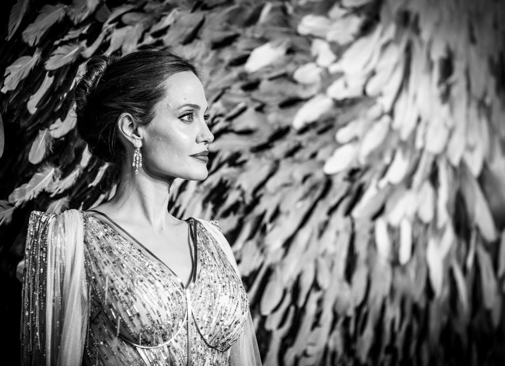 Не злая колдунья, а добра фея: Анджелина Джоли посетила премьеру 
