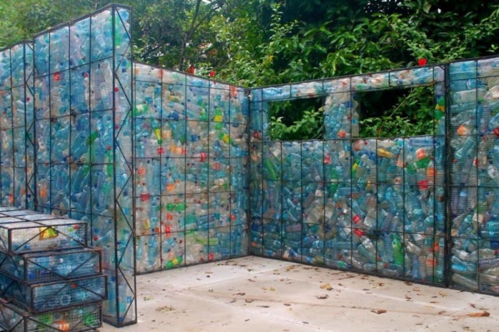 Crazy way to use plastic bottles: a canadian is building an unusual village