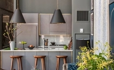 Суміш сірого, синього і бірюзового: бруклінський дизайнер створила з квартири-готелю витончений пентхаус