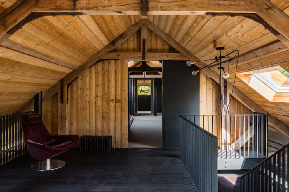 McLaren.Excell built a cozy house in a former barn