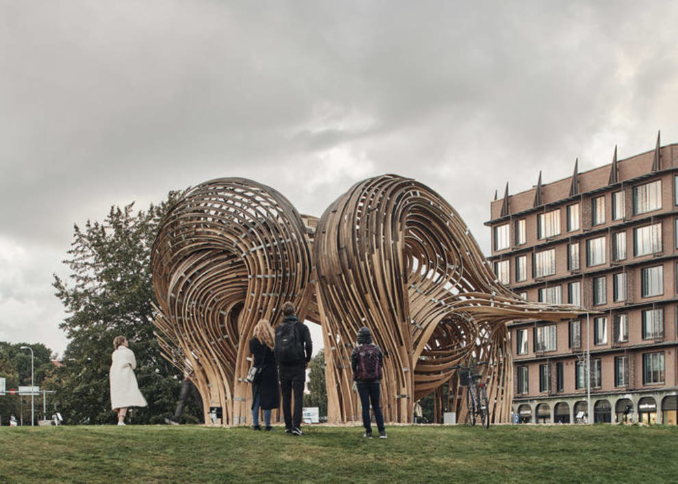 Zaawansowane technologie i staromodna obróbka drewna: kręcony pawilon steampunkowy został pokazany na Biennale Estońskim (FOTO)