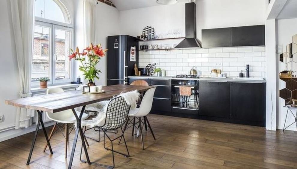 Black refrigerator in the house will decorate any kitchen — designers