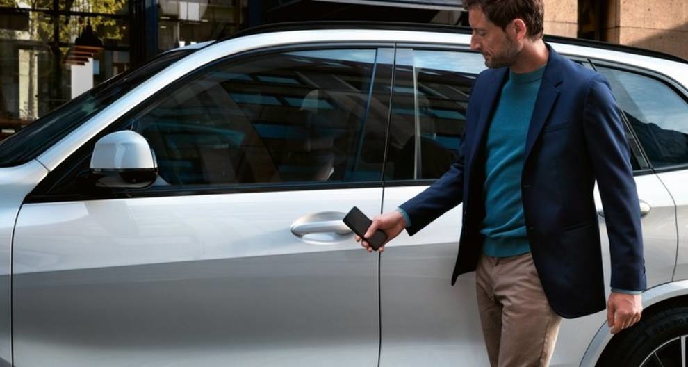 Smartphones and watches will replace car keys