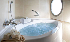 Дизайнери розповіли про секрети гідромасажних ванн