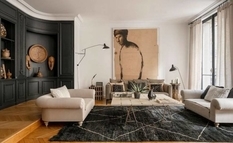 A game of contrasts: decorators created an apartment with a dark background
