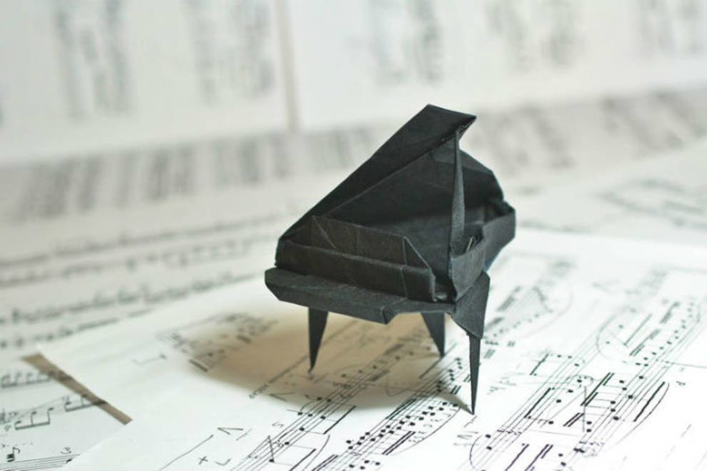 An origami master from Spain creates unimaginable stories (PHOTO)