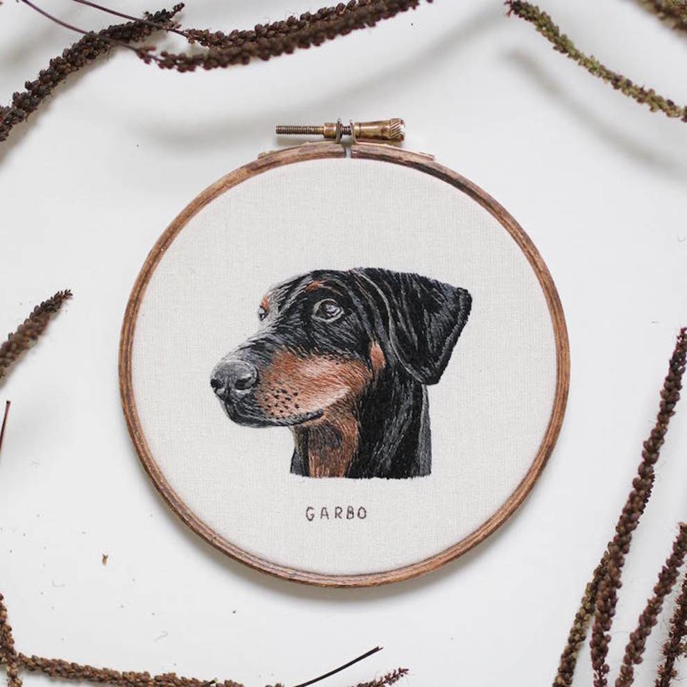 British embroiders charming dogs on fabric (PHOTO)