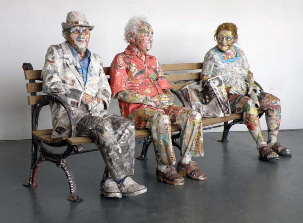 American creates sculptures from newspapers, showing the transience of life (PHOTOS)