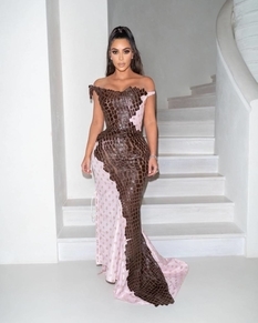 Ким Кардашьян надела провокационное платье от Dior