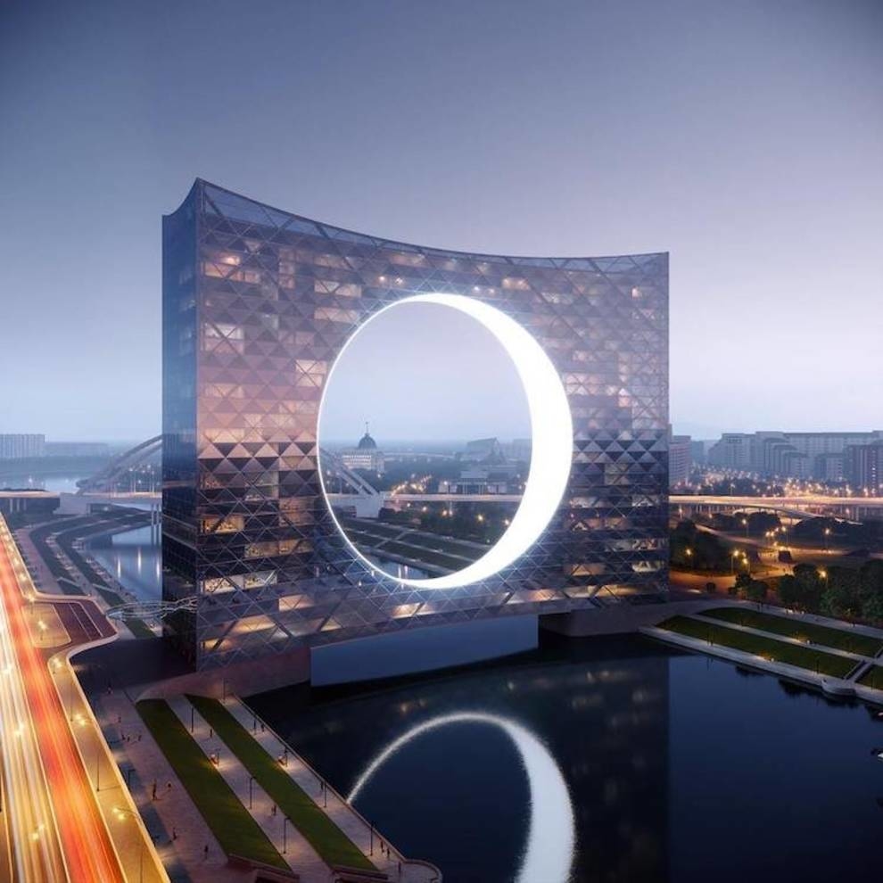 „Wieża słońca”: architekci przygotowali projekt futurystycznej konstrukcji nad rzeką (Zdjęcie)