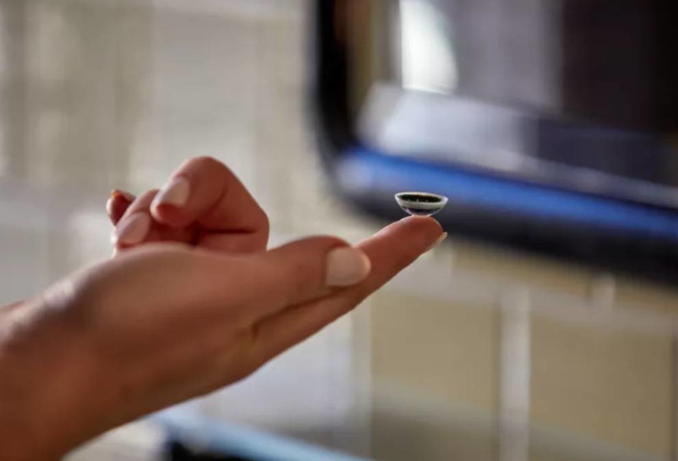 US startup to equip contact lenses with tiny display