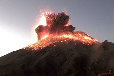 В Мексике проснулся самый активный вулкан (Видео)