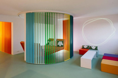 Дизайнер создала в Париже квартиру с 3D-радугой (Фото)