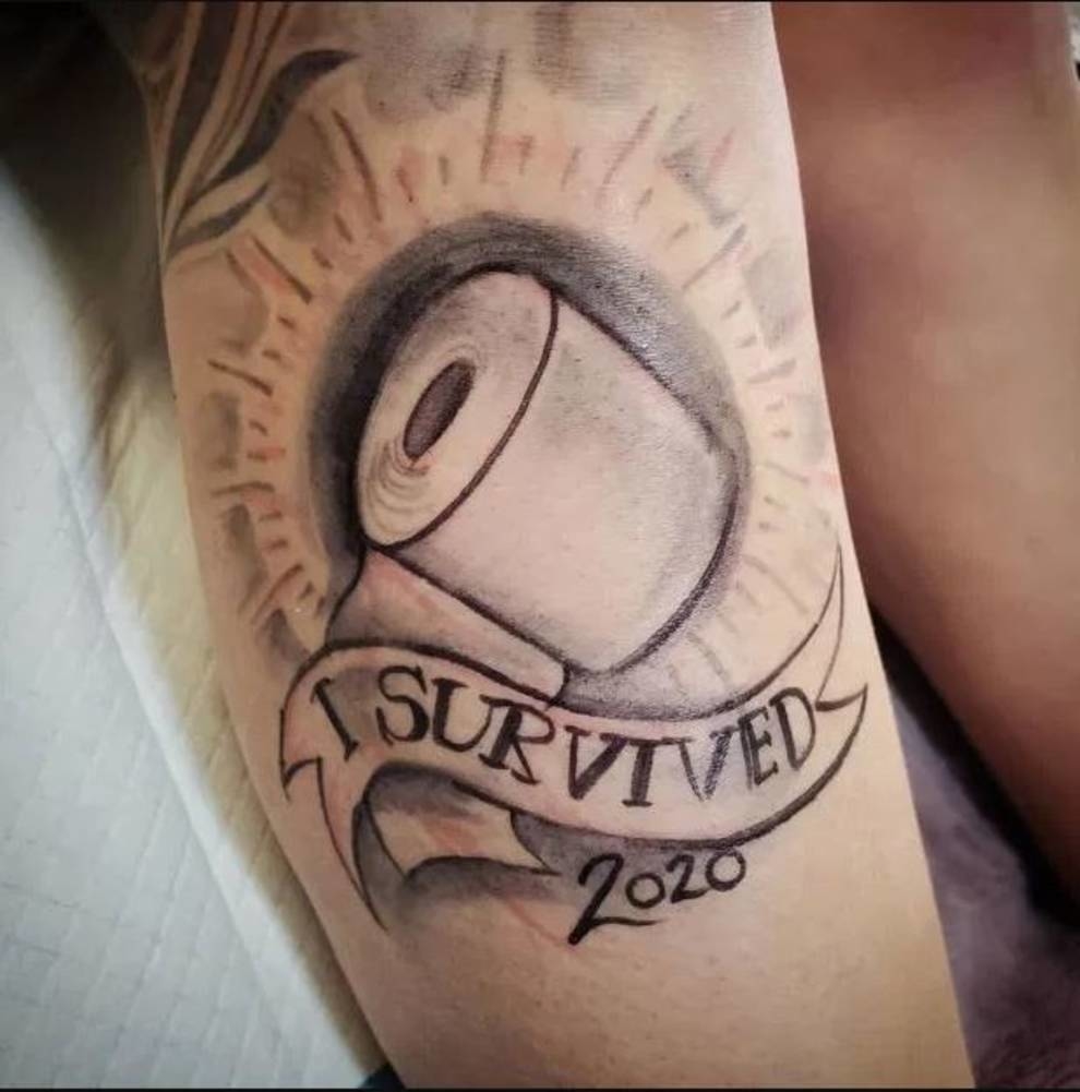 Toilet paper rolls and a virus under a microscope — tattoos dedicated to the Covid-19 coronavirus (Photo)