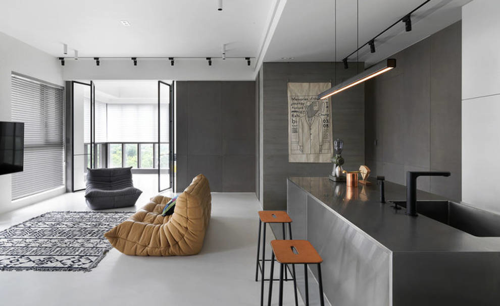Design Studio 2BOOKS has created a spacious and stylish interior in gray tones (Photo)