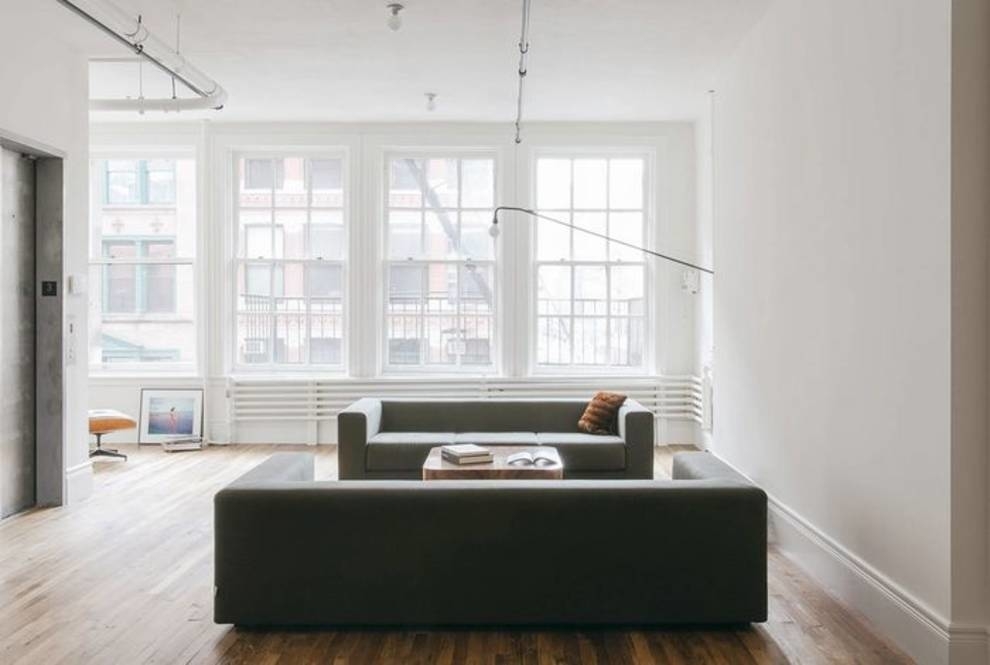 Архитектурная компания переоборудовала старую квартиру на Манхэттене. Получилось пространство в стиле лофт (Фото)
