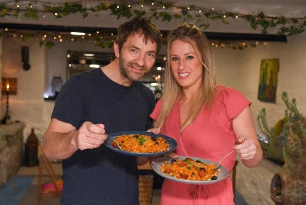 British self-isolation: a couple created a theme restaurant in their garage (Photo)