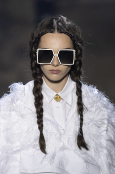 Сонцезахисні окуляри: дизайнери показали наймодніші моделі сезону весна-літо 2020