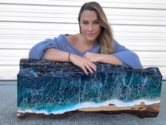 Шедевры из эпоксидной смолы: американка создает морские пейзажи на кухонной утвари (Видео)