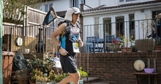 A resident of Great Britain ran a super marathon in the courtyard of his own house