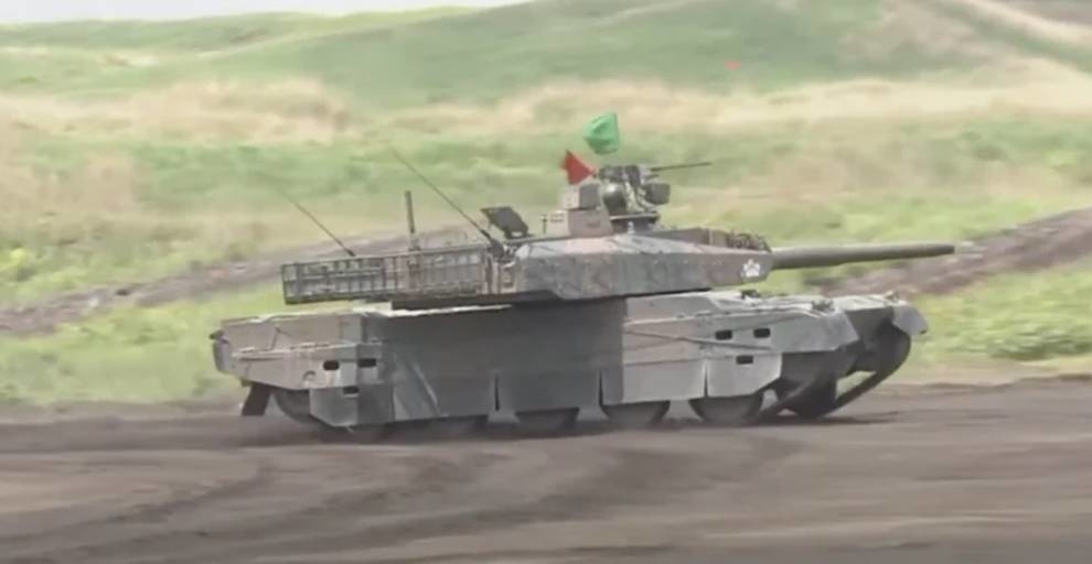 The Japanese showed the main tank Type-10 in action (Video)
