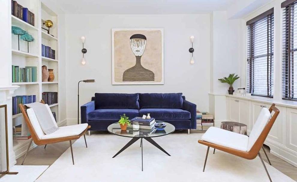 Minimalistyczny styl i starannie dobrane akcenty — małe mieszkanie na Manhattanie