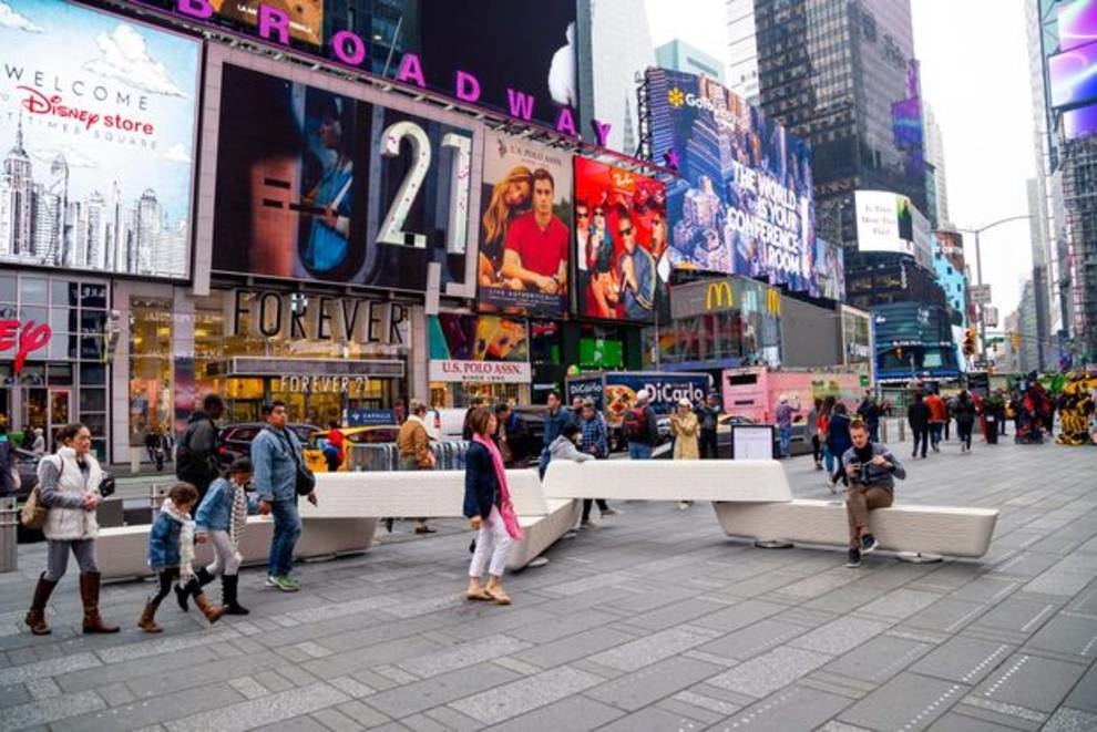 Ławki antyterrorystyczne ustawione na Times Square