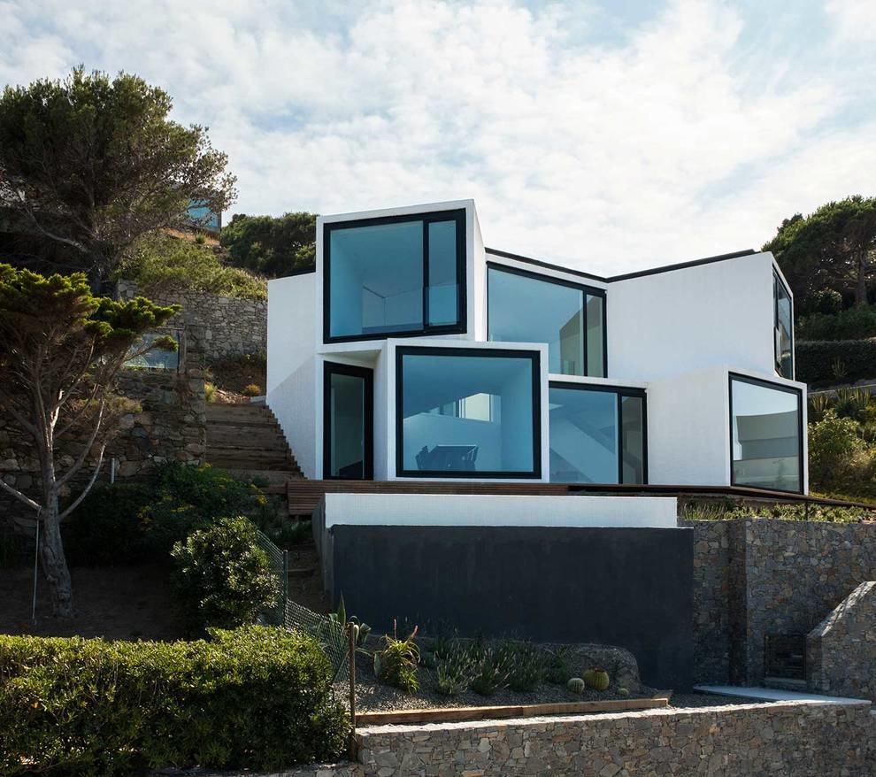 Испано-мексиканская студия создала дом в стиле хайтек, чья геометрия вдохновлена самой природой