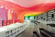 Rainbow store: architects “painted” a second-hand bookstore in different colors (Photo)