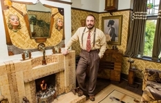 Charcoal fireplace, gas lamps and decorative masks — the interior of the house in the style of the 1930s of a British enthusiastic old man (Photo)