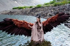 Как Малефисента: девушка создала движущие крылья, как у киношной чародейки (Фото)