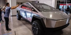 Tesla Cybertruck has turned into a museum exhibit (Video)