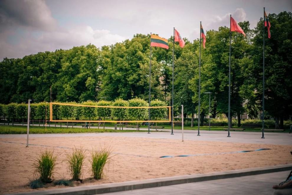 Without the sea, but with sun loungers — an artificial beach in the center of Lithuania