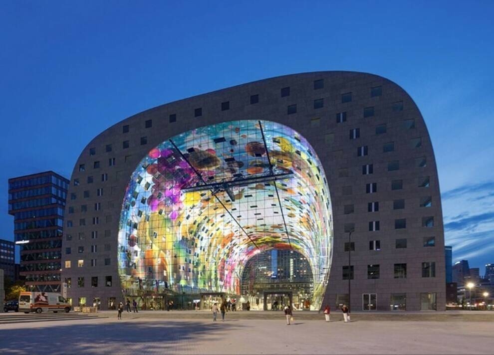 Мультимедийный художник создал цифровую фреску на здании рынка в Роттердаме (Фото)