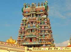 Храм из тысячи скульптур украшает один из старейших городов Индии (Фото)