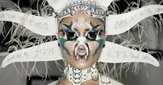 Berlin artist turns into an alien with makeup (Photo)