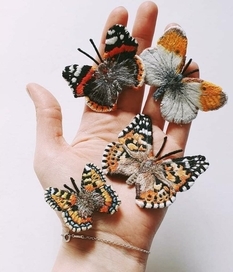 Brytyjska szwaczka tworzy niezwykle realistyczne broszki w kształcie motyli (Zdjęcie)