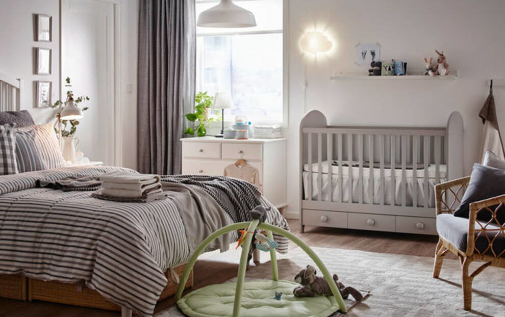 Дизайнери інтер'єрів розповіли про дитяче ліжечко в батьківській спальні