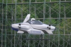 Японские разработчики протестировали летающий автомобиль (Видео)