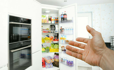 Oven next to the refrigerator: have the experts explained how much space should be between them?