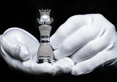 Australian jeweler creates the most expensive chess set