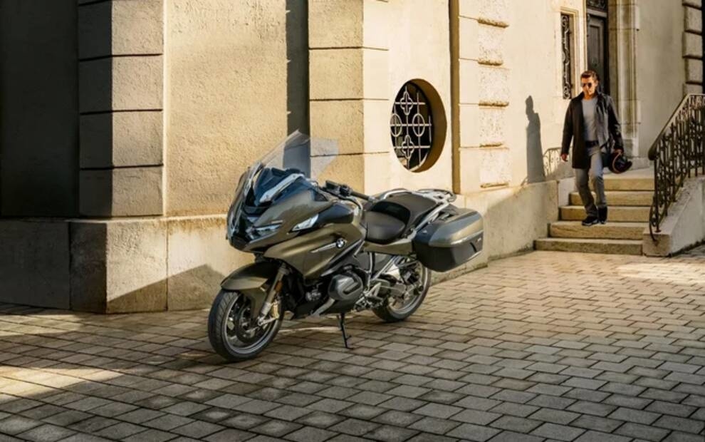 BMW zaprezentowało swój pierwszy motocykl turystyczny