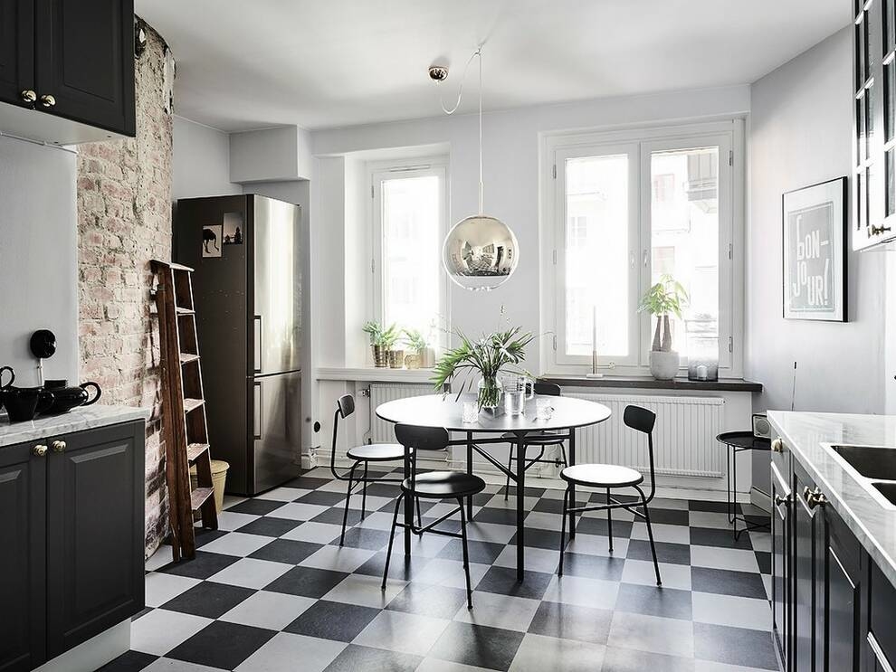 Can black and white tiles become a kitchen accent? Interior designers answer