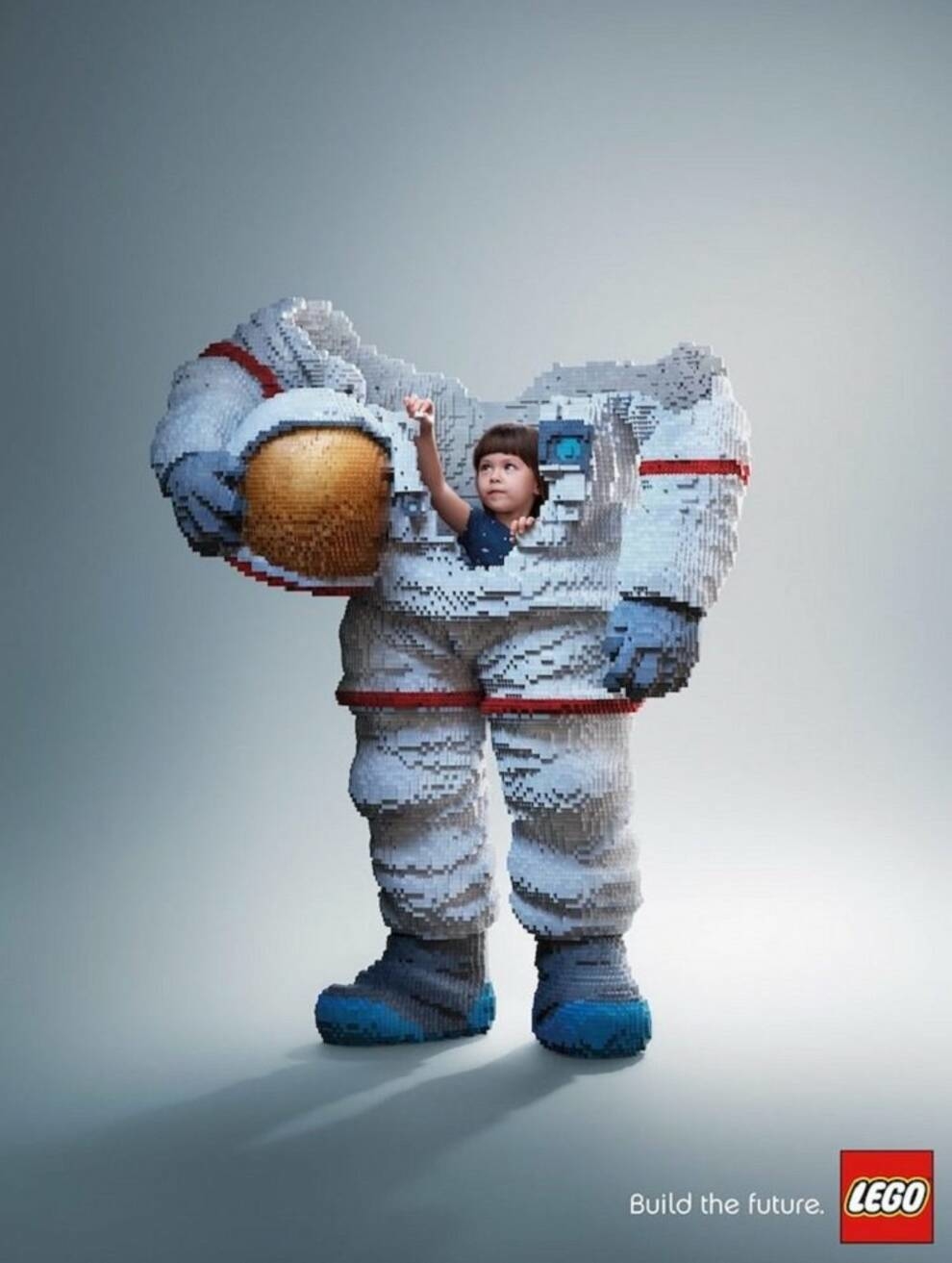 Astronauts, firefighters and rock stars - large-scale construction sets from Lego