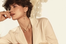 Natalia Gotsiy reklamowała nową kolekcję biżuterii firmy SOVA